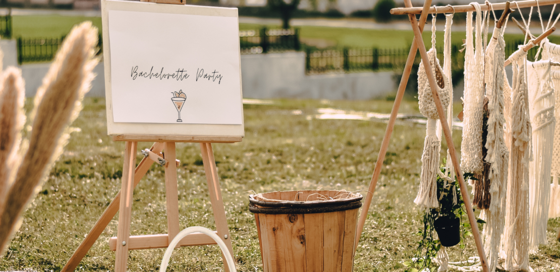 The Ultimate Guide to Custom Name Burlap Tote Bags The Perfect Personalized Gift for Bridesmaids, Bachelorette Parties, and More!